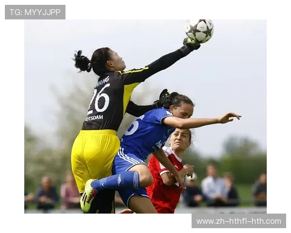 铿锵玫瑰新角色转型之路 从女足球员到职业裁判的奋斗与蜕变